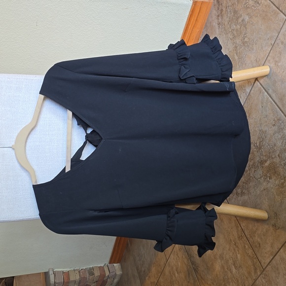 Like new black ruffle blouse size small NY & co - Picture 1 of 4